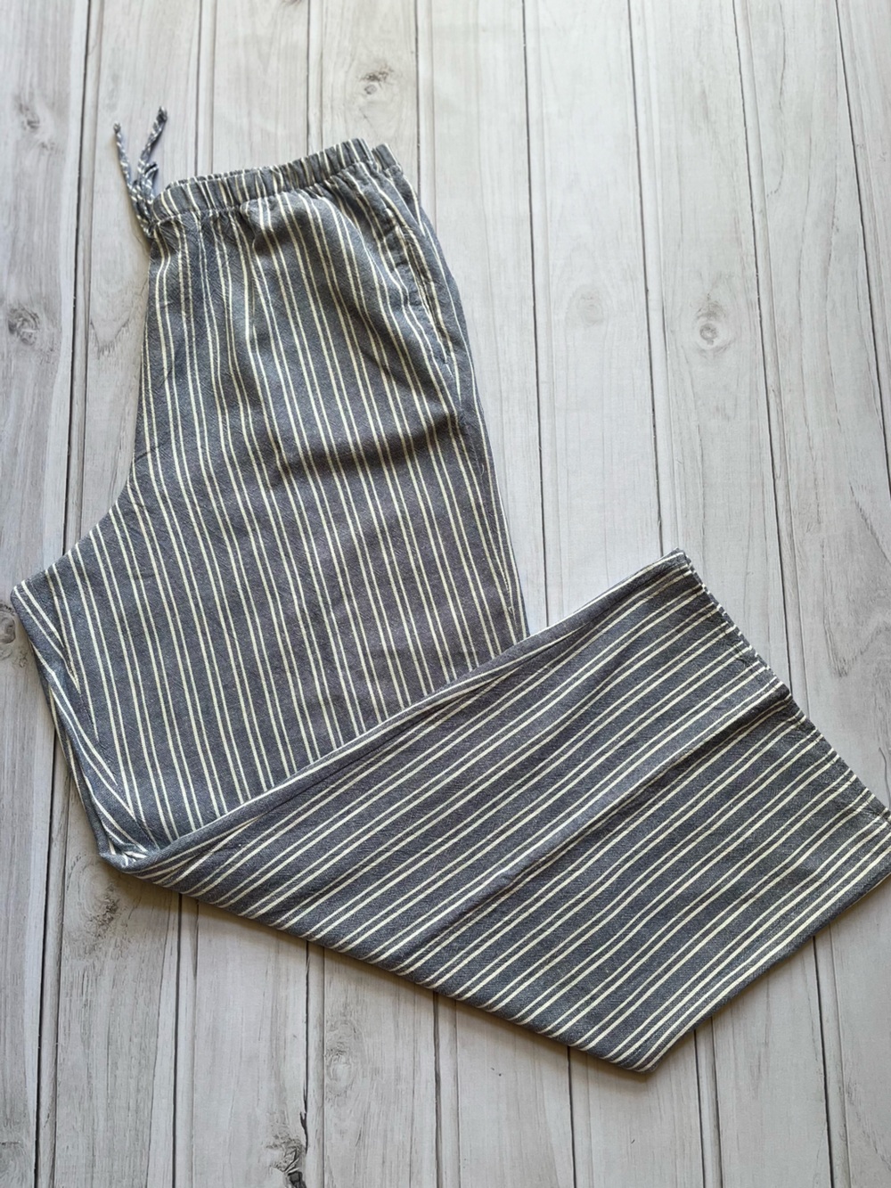 Women’s linen blend pull on blue white stripe wide leg relaxed pant. Size XL